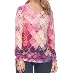 FDJ MODERN ARGYLE PRT V NECK TOP